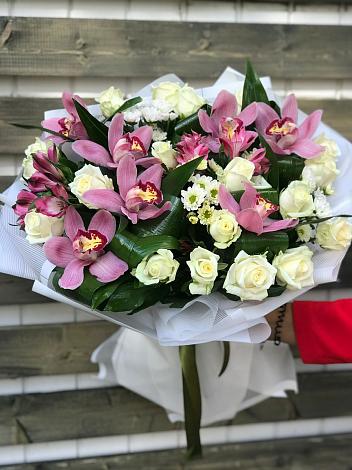 Букет цветов из: Розы и Хризантемы в Демихово