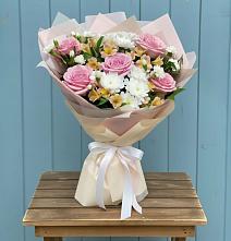 Букет цветов из:  Гвоздики, Орхидеи и Розы в Демихово