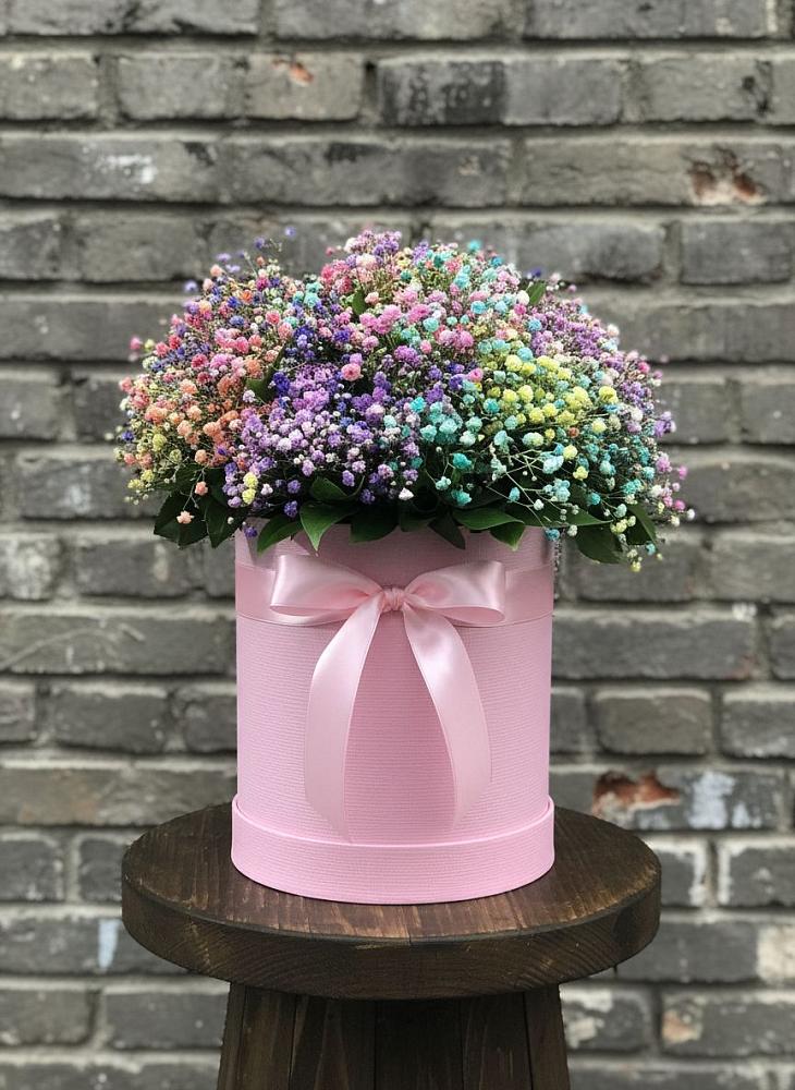 Цветочная композиция из Гипсофила и Розы в шляпной коробке в Демихово