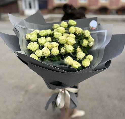 Букет Белые кустовые розы Солинеро в Демихово