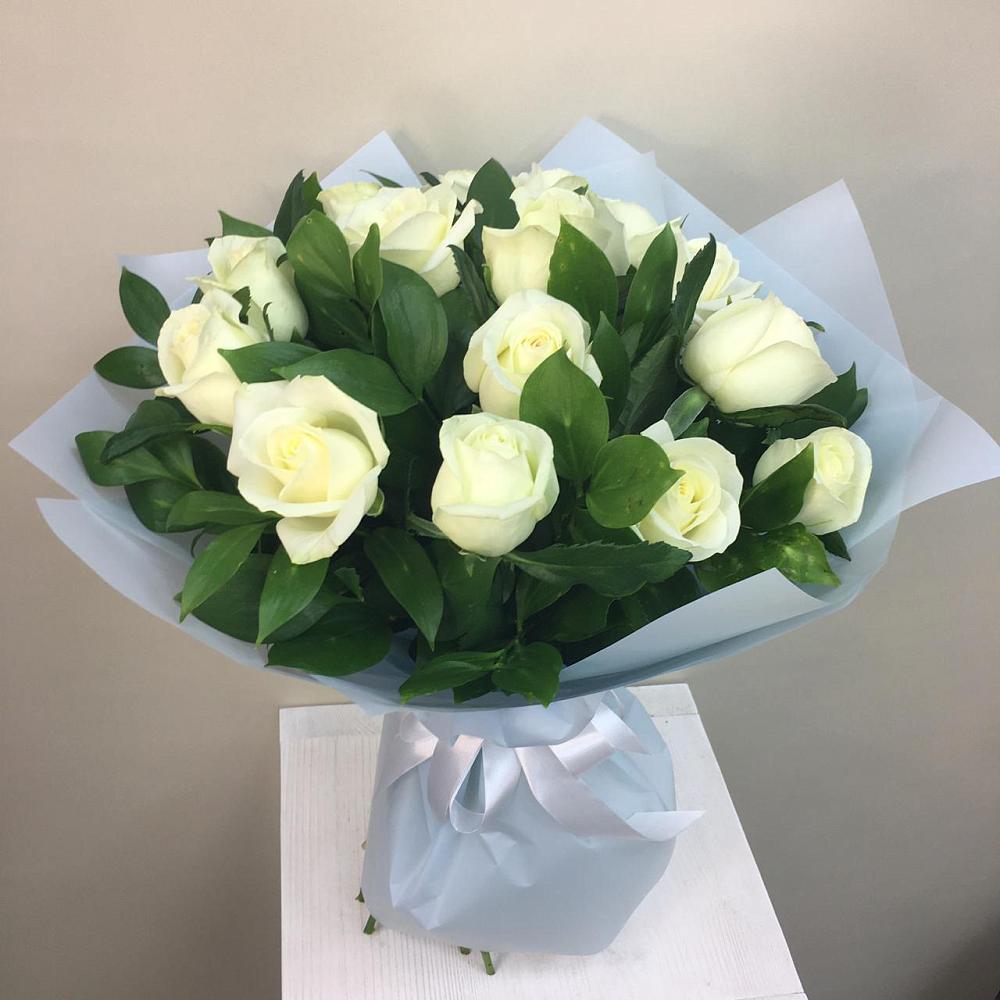 Букет 15 Белых роз Проуд в Демихово