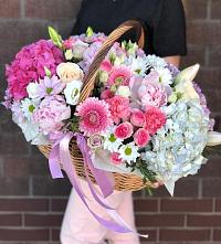 Цветочная композиция из Розы, Хризантемы, Пионы и Лизиантусы в корзине #REPLACE_PRED# Демихово