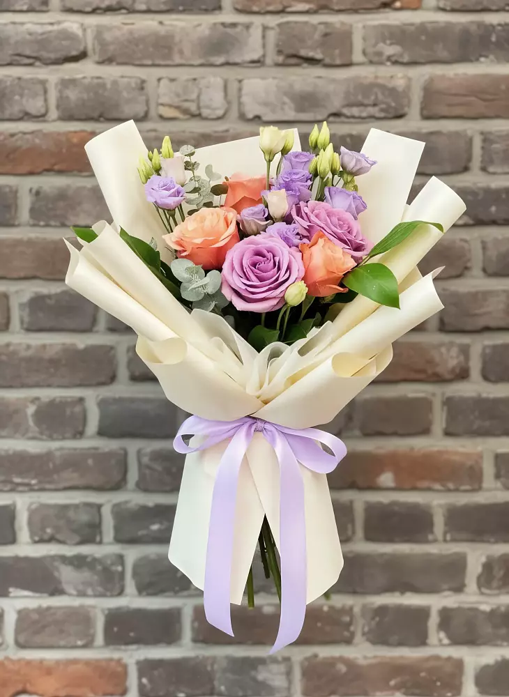 Букет цветов из: Лизиантусы и Розы в Демихово