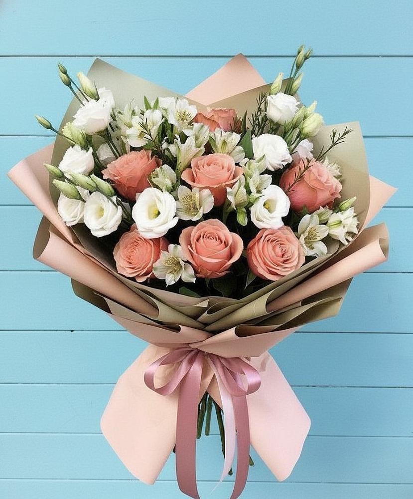 Букет цветов из: Розы, Альстромерии и Лизиантусы в Демихово