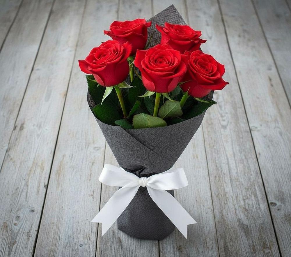 Букет 5 Красных роз Эдлесс Лав в Демихово