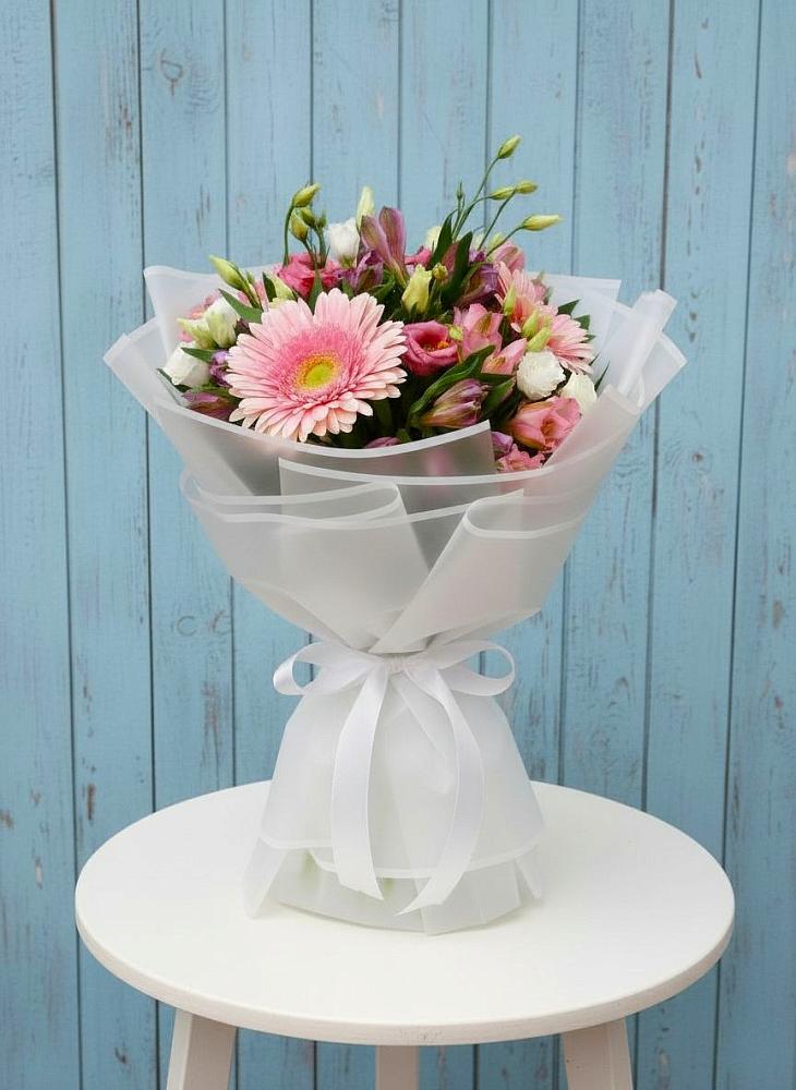 Букет цветов из: Герберы, Альстромерии и Лизиантусы в Демихово