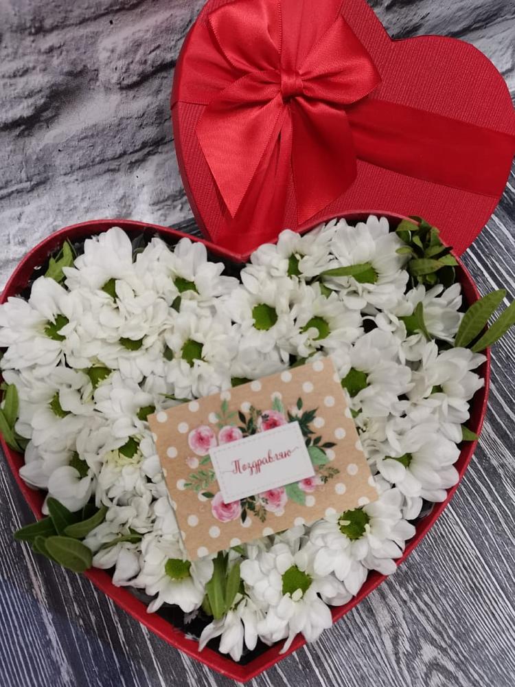 Цветочная композиция из Хризантемы в виде сердца в Демихово