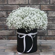 Цветочная композиция из Гипсофила в шляпной коробке в Демихово