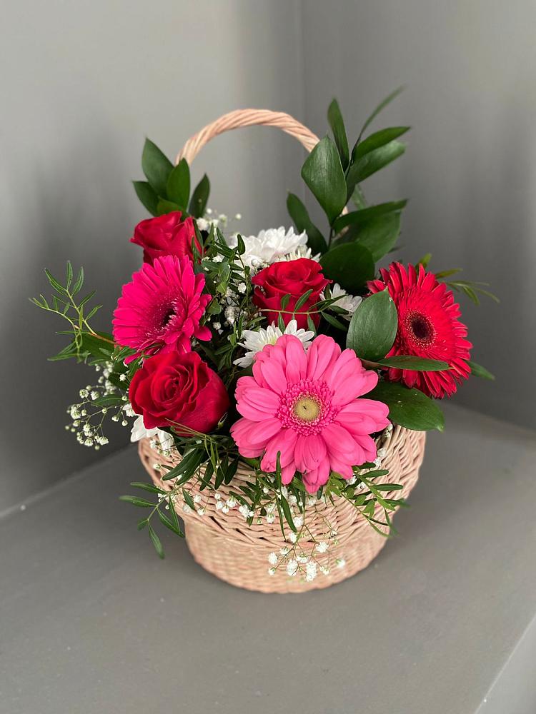 Цветочная композиция из Розы, Хризантемы и Герберы в корзине в Демихово