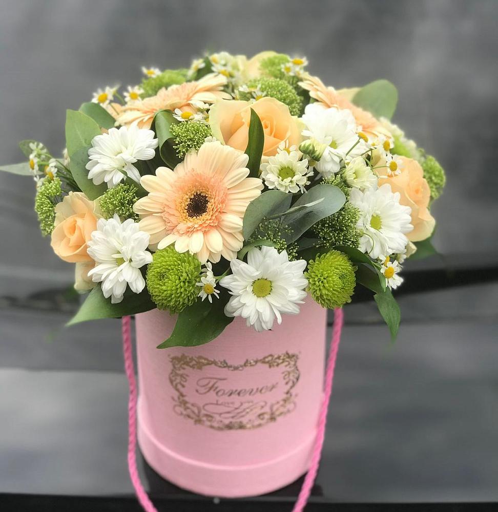 Цветочная композиция из Розы, Герберы и Хризантемы в шляпной коробке в Демихово