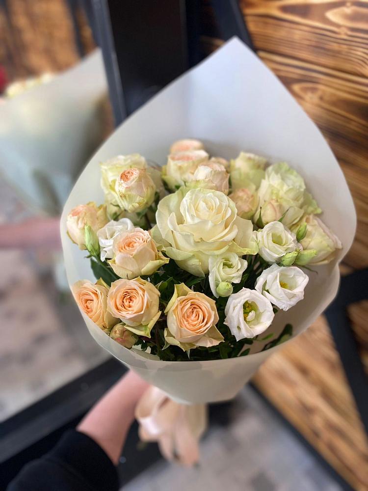 Букет цветов из: Розы и Лизиантусы в Демихово